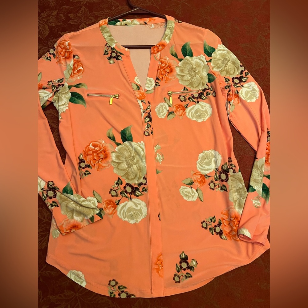 I.N.C International Concepts Peach Floral Silky Top NWOT Small